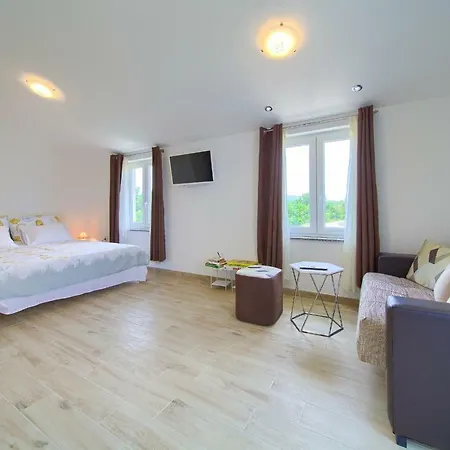 Nena Apartman Krk Town